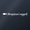 Autómatrica Horgászni vagyok – fehér fólia sötét üvegen Autómatrica Horgászni vagyok – fehér fólia sötét üvegen