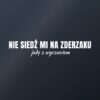 Naklejka na auto Nie siedź mi na zderzaku – jadę z wyczuciem – biała folia na ciemnej szybie Naklejka na auto Nie siedź mi na zderzaku – jadę z wyczuciem – biała folia na ciemnej szybie