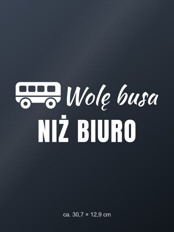 Naklejka na auto Wolę busa niż biuro – biała folia na ciemnej szybie Naklejka na auto Wolę busa niż biuro – biała folia na ciemnej szybie