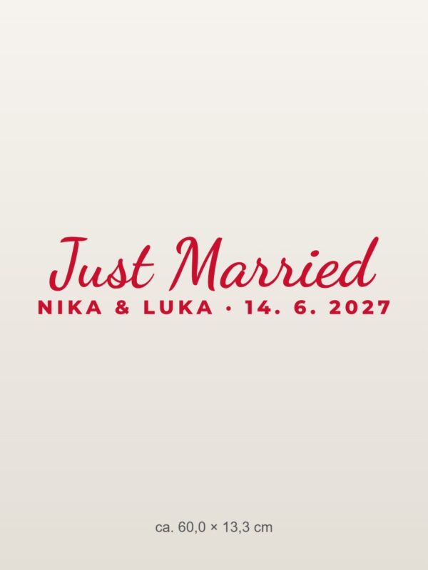 Nalepka za avto Just Married – z imeni in datumom – rdeča folija na svetlem laku Nalepka za avto Just Married – z imeni in datumom – rdeča folija na svetlem laku
